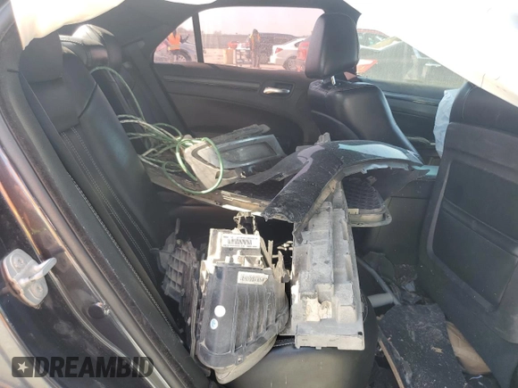 2016 Chrysler 300 S z VIN 2C3CCABG0GH244066, wystawiony jako Copart lot #46618685 z przebiegiem 136 549 mil mil oraz Szkoda całkowita • Salvage title. Historia ofert i sprzedaży dostępna na DreamBid. Obrazek 11.
