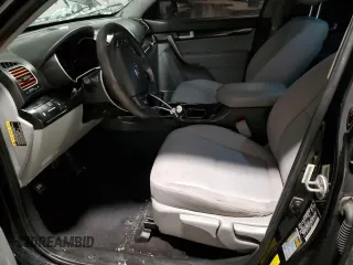 2015 Kia Sorento LX with VIN 5XYKTCA62FG582934, listed as a Copart auction lot 42453385 with 169,718 mi miles and Salvage Title. Bid and sale history available at DreamBid. Image 7.