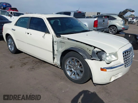 2006 Chrysler 300 C with VIN 2C3KA63H06H534666, listed as a IAAI auction lot 41892603 with 116,431 mi miles. Bid and sale history available at carsss.com. Image 1.