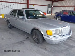 1983 Mercedes-Benz 300 SD z VIN WDBCB20A8DB035826, wystawiony jako IAAI lot #42420681 z przebiegiem 265 601 mil mil oraz . Historia ofert i sprzedaży dostępna na DreamBid. Obrazek 1.