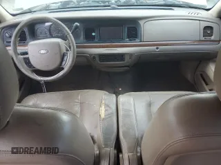 2005 Ford Crown Victoria LX z VIN 2FAFP74W95X147431, wystawiony jako Copart lot #73487374 z przebiegiem 203 107 mil mil oraz Nie do naprawy • Non repairable. Historia ofert i sprzedaży dostępna na DreamBid. Obrazek 8.
