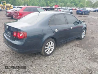 2010 Volkswagen Jetta Limited Edition z VIN 3VWAZ7AJ5AM155049, wystawiony jako IAAI lot #42276777 z przebiegiem 88 699 mil mil oraz . Historia ofert i sprzedaży dostępna na DreamBid. Obrazek 4.