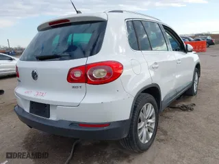 2009 Volkswagen Tiguan S with VIN WVGAV75NX9W528508, listed as a IAAI auction lot 41318636 with 175,651 mi miles. Bid and sale history available at carsss.com. Image 4.
