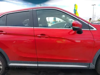 2019 Mitsubishi Eclipse Cross SE z VIN JA4AT5AA2KZ001126, wystawiony jako IAAI lot #41769653 z przebiegiem 65 699 mil mil oraz . Historia ofert i sprzedaży dostępna na DreamBid. Obrazek 13.