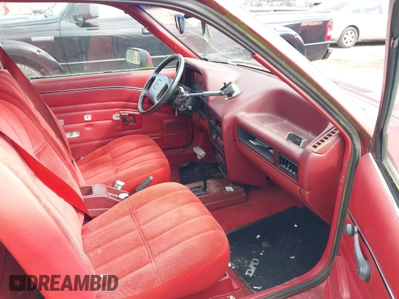 1989 Ford Escort z VIN 1FAPP9194KW249161, wystawiony jako IAAI lot #41988003 z przebiegiem 75 974 mil mil oraz . Historia ofert i sprzedaży dostępna na DreamBid. Obrazek 5.