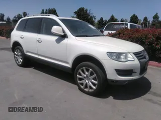2008 Volkswagen Touareg 2 V6 with VIN WVGBE77L38D033206, listed as a IAAI auction lot 41903936 with 1 mi miles. Bid and sale history available at carsss.com. Image 1.