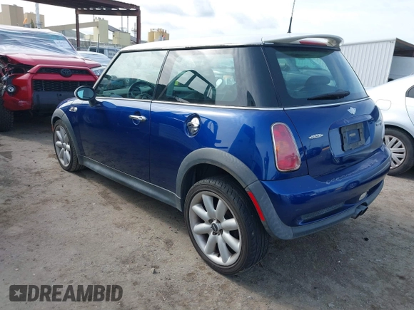 2003 MINI Hardtop S z VIN WMWRE33433TD72153, wystawiony jako IAAI lot #41601153 z przebiegiem 185 286 mil mil oraz . Historia ofert i sprzedaży dostępna na DreamBid. Obrazek 3.