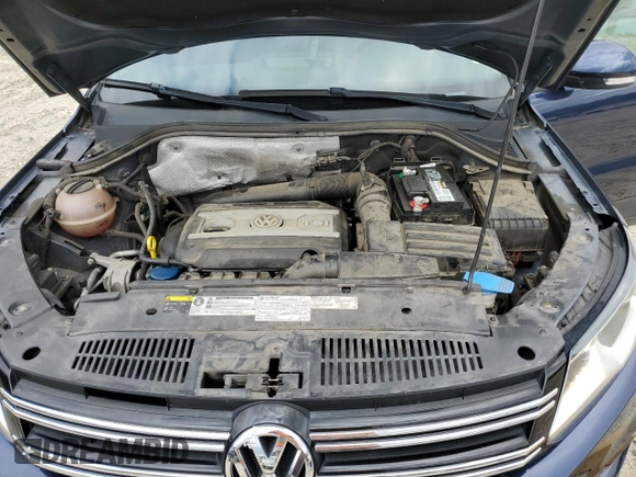 2015 Volkswagen Tiguan SE z VIN WVGAV7AX9FW611978, wystawiony jako Copart lot #63417995 z przebiegiem 77 942 mil mil oraz Czysty tytuł • Clean title. Historia ofert i sprzedaży dostępna na DreamBid. Obrazek 12.