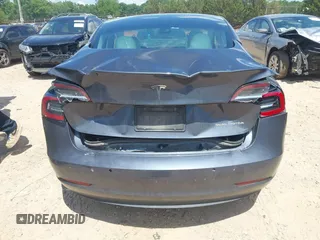 2020 Tesla Model 3 Long Range z VIN 5YJ3E1EB9LF667993, wystawiony jako IAAI lot #41990917 z przebiegiem 58 269 mil mil oraz . Historia ofert i sprzedaży dostępna na DreamBid. Obrazek 19.