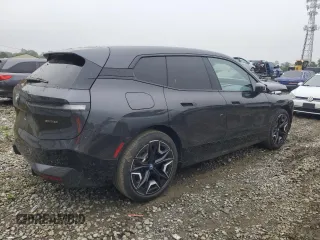 2022 BMW iX xDrive50 z VIN WB523CF08NCK28256, wystawiony jako Copart lot #58966325 z przebiegiem 20 721 mil mil oraz Szkoda całkowita • Salvage title. Historia ofert i sprzedaży dostępna na DreamBid. Obrazek 3.
