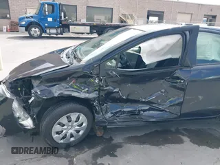 2014 Toyota Prius One z VIN JTDKDTB33E1569335, wystawiony jako IAAI lot #42483772 z przebiegiem Nie podano mil oraz . Historia ofert i sprzedaży dostępna na DreamBid. Obrazek 6.