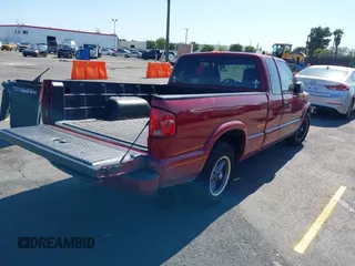 2002 Chevrolet S-10 LS with VIN 1GCCS19W828146820, listed as a IAAI auction lot 41946005 with Not Provided miles. Bid and sale history available at carsss.com. Image 4.