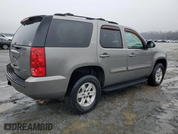 2007 GMC Yukon SLE with VIN 1GKFK13017J106357, listed as a Copart auction lot 84401114 with 279,899 mi miles and Salvage Title. Bid and sale history available at carsss.com. Image 3.
