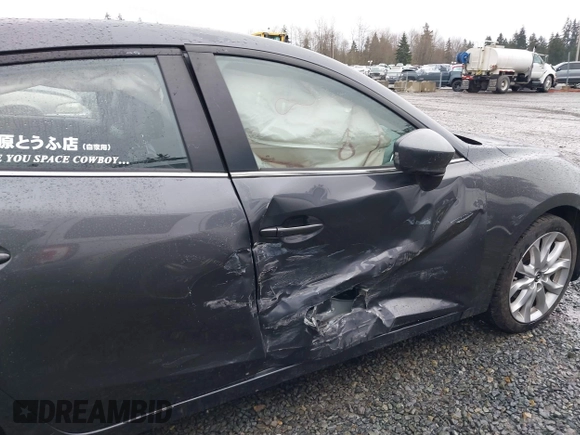2016 Mazda 3 S Grand Touring z VIN JM1BM1N37G1351062, wystawiony jako IAAI lot #41573775 z przebiegiem 68 634 mil mil oraz . Historia ofert i sprzedaży dostępna na DreamBid. Obrazek 6.