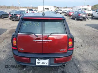 2009 MINI Clubman z VIN WMWML33509TP98297, wystawiony jako IAAI lot #41092163 z przebiegiem 101 011 mil mil oraz . Historia ofert i sprzedaży dostępna na DreamBid. Obrazek 16.