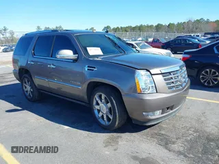 2011 Cadillac Escalade Premium z VIN 1GYS4CEF2BR138269, wystawiony jako IAAI lot #41571686 z przebiegiem 158 864 mil mil oraz . Historia ofert i sprzedaży dostępna na DreamBid. Obrazek 1.