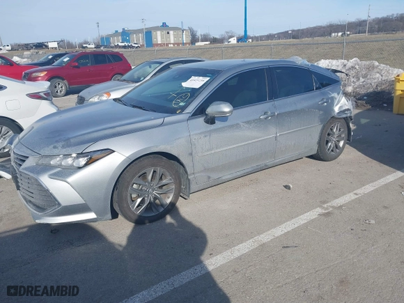 2019 Toyota Avalon Hybrid Limited with VIN 4T1B21FB8KU009988, listed as a IAAI auction lot 41424216 with 66,996 mi miles. Bid and sale history available at carsss.com. Image 17.