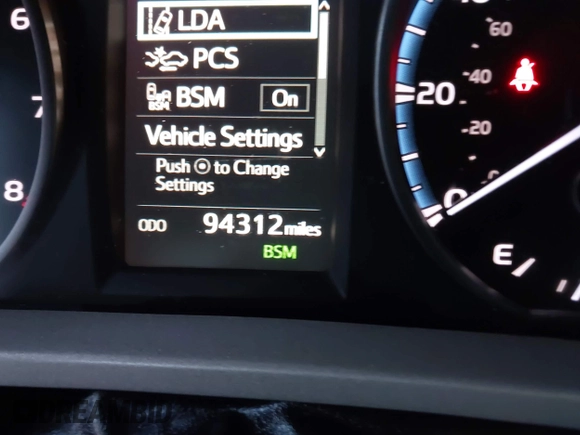 2018 Toyota RAV4 XLE with VIN 2T3WFREV3JW410080, listed as a IAAI auction lot 41329166 with 94,312 mi miles. Bid and sale history available at carsss.com. Image 7.