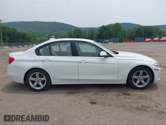 2015 BMW 3 Series 328i xDrive с VIN WBA3B5G55FNS17395, выставлен на аукционе IAAI как лот 42511002 с пробегом 228 228 миль миль и . История ставок и продаж доступна на DreamBid. Изображение 13.