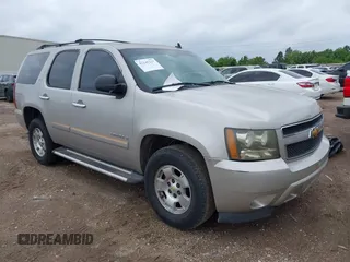 2007 Chevrolet Tahoe LT z VIN 1GNFC13057R353642, wystawiony jako IAAI lot #42145237 z przebiegiem 226 808 mil mil oraz . Historia ofert i sprzedaży dostępna na DreamBid. Obrazek 1.