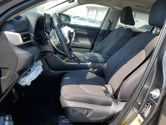 2024 Toyota Highlander LE with VIN 5TDKDRAH4RS050075, listed as a Copart auction lot 62658135 with 32,567 mi miles and Clean title. Bid and sale history available at DreamBid. Image 7.