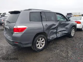 2011 Toyota Highlander with VIN 5TDZK3EH2BS024396, listed as a IAAI auction lot 41009975 with 188,597 mi miles. Bid and sale history available at carsss.com. Image 4.