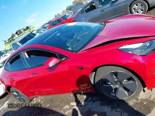 2023 Tesla Model 3 z VIN 5YJ3E1EA8PF463179, wystawiony jako IAAI lot #41738318 z przebiegiem 37 990 mil mil oraz . Historia ofert i sprzedaży dostępna na DreamBid. Obrazek 13.