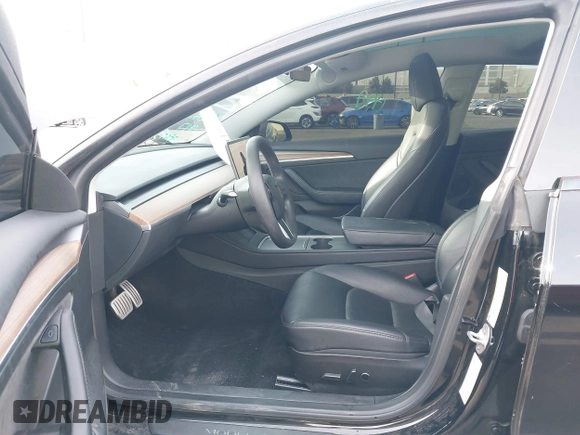 2023 Tesla Model 3 Performance z VIN 5YJ3E1EC3PF716085, wystawiony jako IAAI lot #41911684 z przebiegiem 45 184 mil mil oraz . Historia ofert i sprzedaży dostępna na DreamBid. Obrazek 5.
