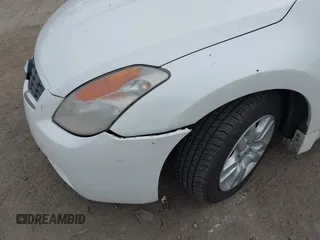 2009 Nissan Altima S z VIN 1N4AL24E69C199702, wystawiony jako IAAI lot #40865157 z przebiegiem 211 436 mil mil oraz . Historia ofert i sprzedaży dostępna na DreamBid. Obrazek 6.