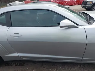 2014 Chevrolet Camaro LT z VIN 2G1FB1E31E9300486, wystawiony jako IAAI lot #41475152 z przebiegiem 117 111 mil mil oraz . Historia ofert i sprzedaży dostępna na DreamBid. Obrazek 13.