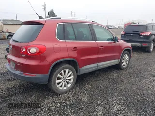 2011 Volkswagen Tiguan SEL w/Premium Navi z VIN WVGAV7AXXBW000903, wystawiony jako IAAI lot #40965481 z przebiegiem 107 918 mil mil oraz . Historia ofert i sprzedaży dostępna na DreamBid. Obrazek 4.