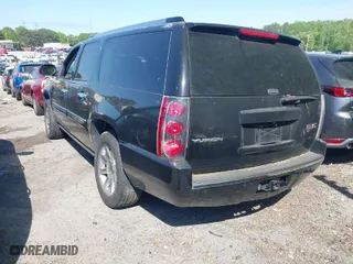 2008 GMC Yukon XL Denali with VIN 1GKFK66888J141543, listed as a IAAI auction lot 41998054 with 253,957 mi miles. Bid and sale history available at carsss.com. Image 3.