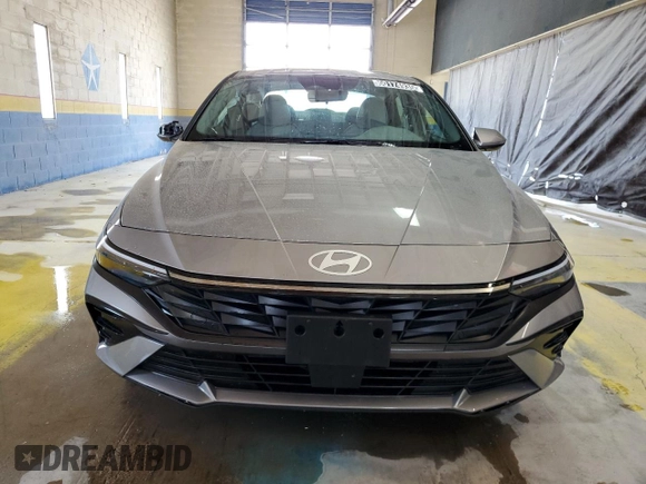 2025 Hyundai Elantra SEL Convenience z VIN KMHLS4DG4SU893058, wystawiony jako Copart lot #60174935 z przebiegiem 16 187 mil mil oraz Czysty tytuł • Clean title. Historia ofert i sprzedaży dostępna na DreamBid. Obrazek 5.
