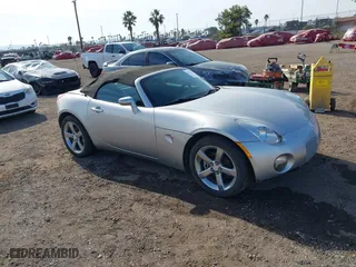 2007 Pontiac Solstice with VIN 1G2MB35B57Y111621, listed as a IAAI auction lot 41332760 with 49,784 mi miles. Bid and sale history available at carsss.com. Image 1.