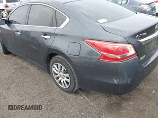 2013 Nissan Altima SV with VIN 1N4AL3AP8DN503301, listed as a IAAI auction lot 39482217 with 202,220 mi miles and . Bid and sale history available at carsss.com. Image 3.