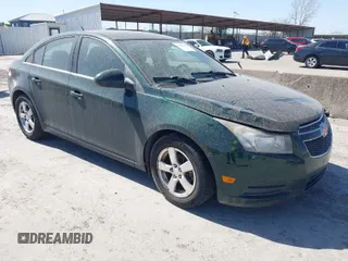 2014 Chevrolet Cruze 1LT z VIN 1G1PC5SBXE7212414, wystawiony jako IAAI lot #41859508 z przebiegiem 207 239 mil mil oraz . Historia ofert i sprzedaży dostępna na DreamBid. Obrazek 1.