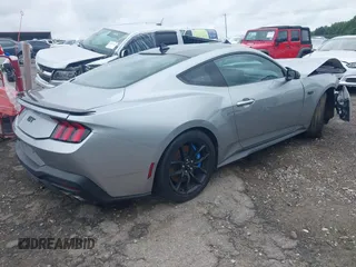 2024 Ford Mustang GT z VIN 1FA6P8CF2R5411281, wystawiony jako IAAI lot #42443350 z przebiegiem 16 946 mil mil oraz . Historia ofert i sprzedaży dostępna na DreamBid. Obrazek 4.