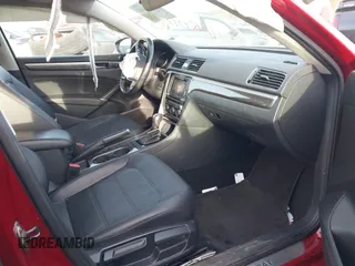 2016 Volkswagen Passat SE z VIN 1VWBS7A34GC066383, wystawiony jako IAAI lot #41723442 z przebiegiem 104 077 mil mil oraz . Historia ofert i sprzedaży dostępna na DreamBid. Obrazek 5.