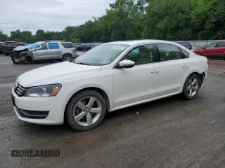 2012 Volkswagen Passat SE z VIN 1VWBP7A33CC026355, wystawiony jako Copart lot #62953825 z przebiegiem 107 085 mil mil oraz Szkoda całkowita • Salvage title. Historia ofert i sprzedaży dostępna na DreamBid. Obrazek 1.