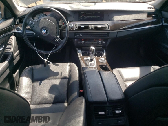 2013 BMW 5 Series 528i xDrive z VIN WBAXH5C51DDW13929, wystawiony jako Copart lot #55298965 z przebiegiem 113 810 mil mil oraz Szkoda całkowita • Salvage title. Historia ofert i sprzedaży dostępna na DreamBid. Obrazek 8.
