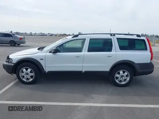 2004 Volvo V70 XC70 with VIN YV1SZ59H541135280, listed as a IAAI auction lot 41689647 with 195,802 mi miles. Bid and sale history available at carsss.com. Image 14.