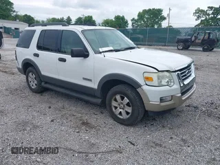 2006 Ford Explorer XLT z VIN 1FMEU73E56UA63604, wystawiony jako IAAI lot #42191748 z przebiegiem 292 381 mil mil oraz . Historia ofert i sprzedaży dostępna na DreamBid. Obrazek 1.