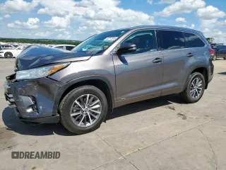2018 Toyota Highlander Hybrid XLE с VIN 5TDJGRFH1JS045075, выставлен на аукционе Copart как лот 62717515 с пробегом 81 774 миль миль и Списание • Salvage title. История ставок и продаж доступна на DreamBid. Изображение 1.