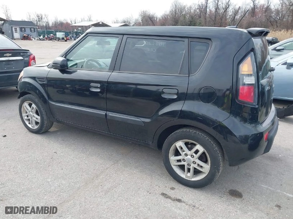 2010 Kia Soul ! with VIN KNDJT2A2XA7184346, listed as a IAAI auction lot 41836252 with 179,009 mi miles. Bid and sale history available at carsss.com. Image 3.
