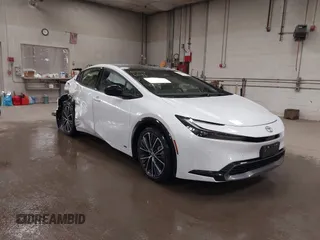 2024 Toyota Prius LE z VIN JTDADABU6R3024846, wystawiony jako IAAI lot #42256141 z przebiegiem 2 840 mil mil oraz . Historia ofert i sprzedaży dostępna na DreamBid. Obrazek 1.