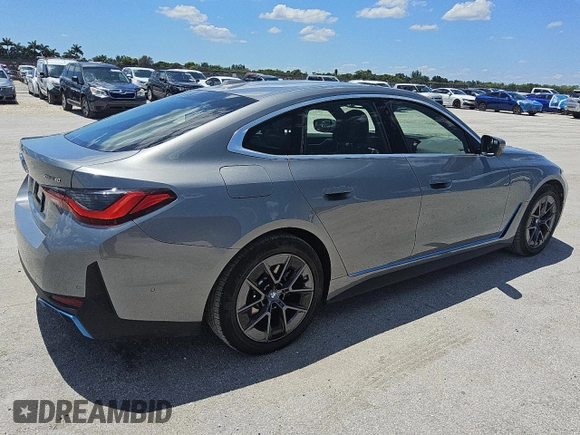 2024 BMW i4 eDrive40 z VIN WBY73AW02RFS99292, wystawiony jako Copart lot #56431405 z przebiegiem 17 030 mil mil oraz Tytuł czysty. Historia ofert i sprzedaży dostępna na DreamBid. Obrazek 3.