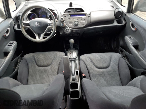 2009 Honda Fit Sport z VIN JHMGE884X9C002533, wystawiony jako Copart lot #62222155 z przebiegiem 133 148 mil mil oraz Czysty tytuł • Clean title. Historia ofert i sprzedaży dostępna na DreamBid. Obrazek 8.
