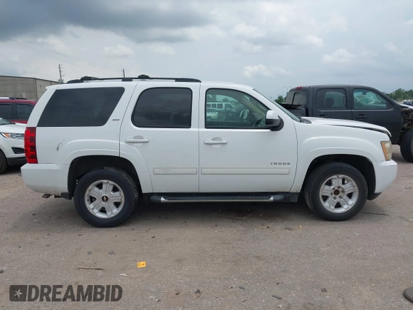 2011 Chevrolet Tahoe LT z VIN 1GNSCBE07BR243556, wystawiony jako IAAI lot #42306995 z przebiegiem Nie podano mil oraz . Historia ofert i sprzedaży dostępna na DreamBid. Obrazek 12.