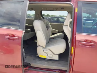 2014 Toyota Sienna LE AAS z VIN 5TDKK3DC4ES507433, wystawiony jako IAAI lot #42321751 z przebiegiem 108 596 mil mil oraz . Historia ofert i sprzedaży dostępna na DreamBid. Obrazek 8.
