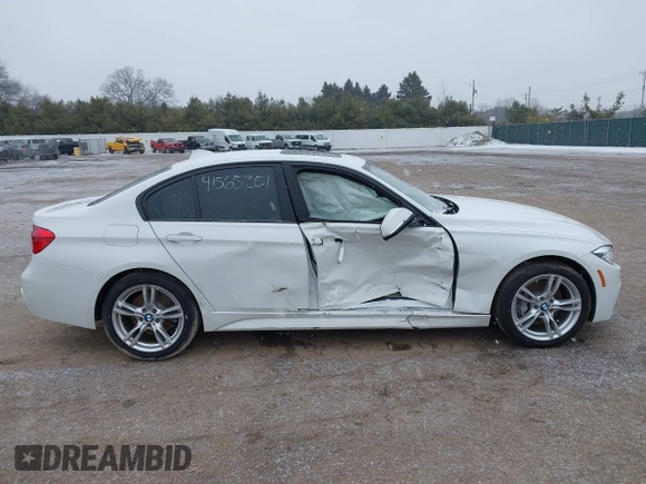 2018 BMW 3 Series 330i xDrive z VIN WBA8D9C51JEM33833, wystawiony jako IAAI lot #41565351 z przebiegiem 31 729 mil mil oraz . Historia ofert i sprzedaży dostępna na DreamBid. Obrazek 14.